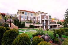 Family house with huge garden luxury rentals, luxury properties, exclusive houses